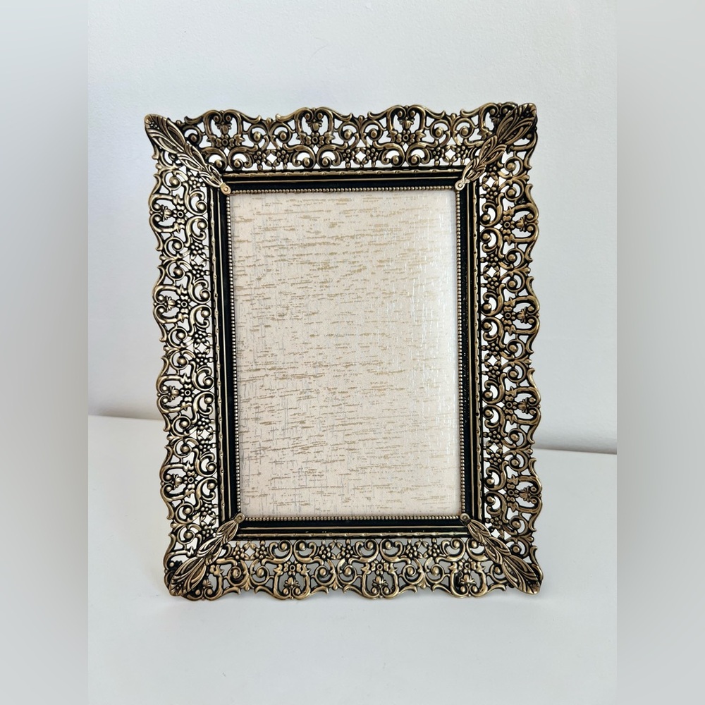 Vintage Gold Floral Intricate Hollywood Regency 5x7” Photo Picture Frame